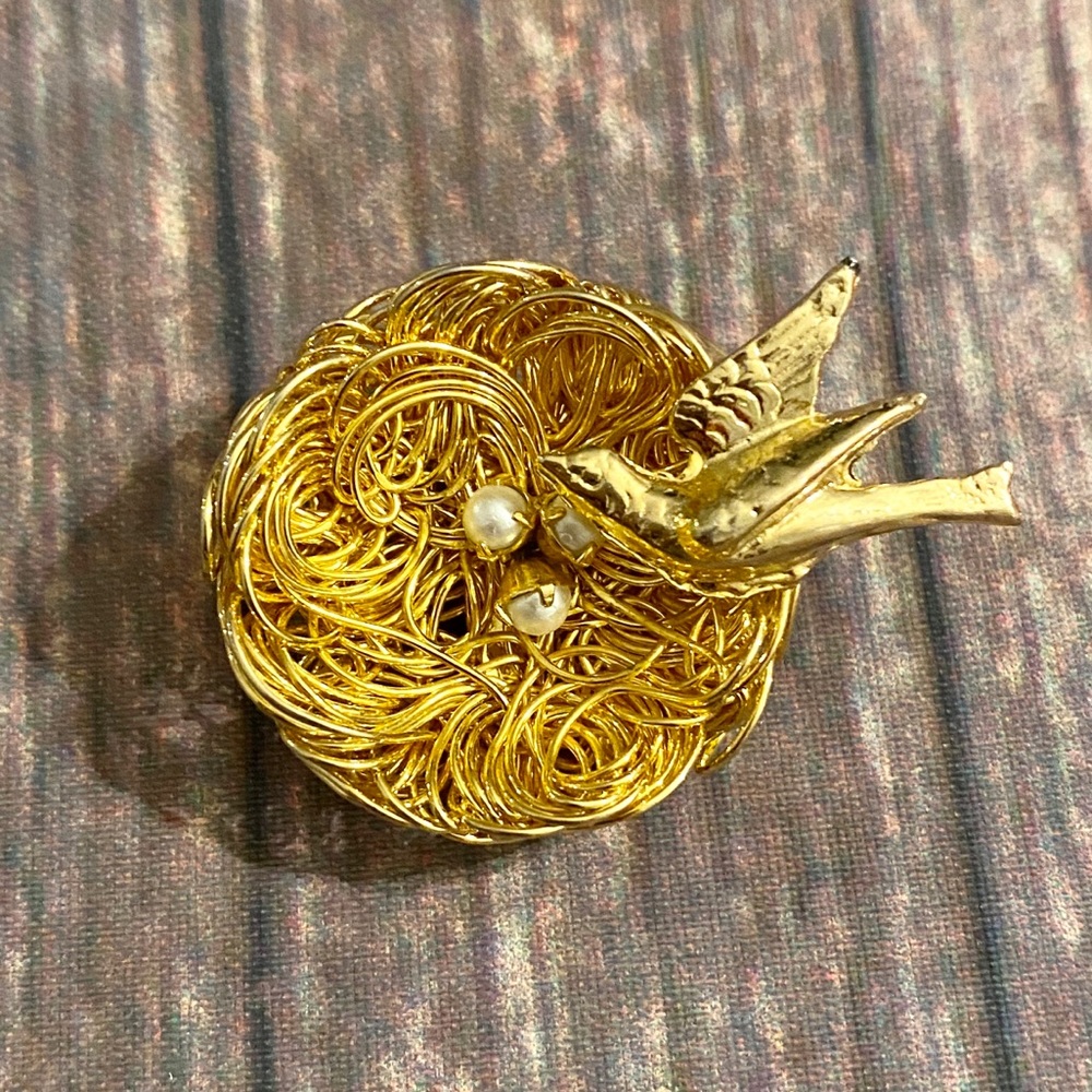 Vintage Bird Nest with Eggs Gold Tone Brooch Pin